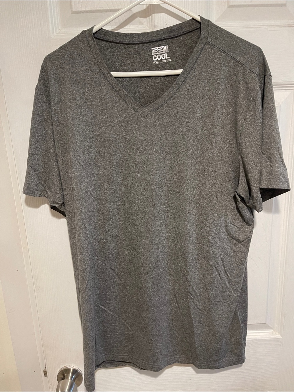 32 Degrees Men’s V-Neck Tee in Heather Dark Gray